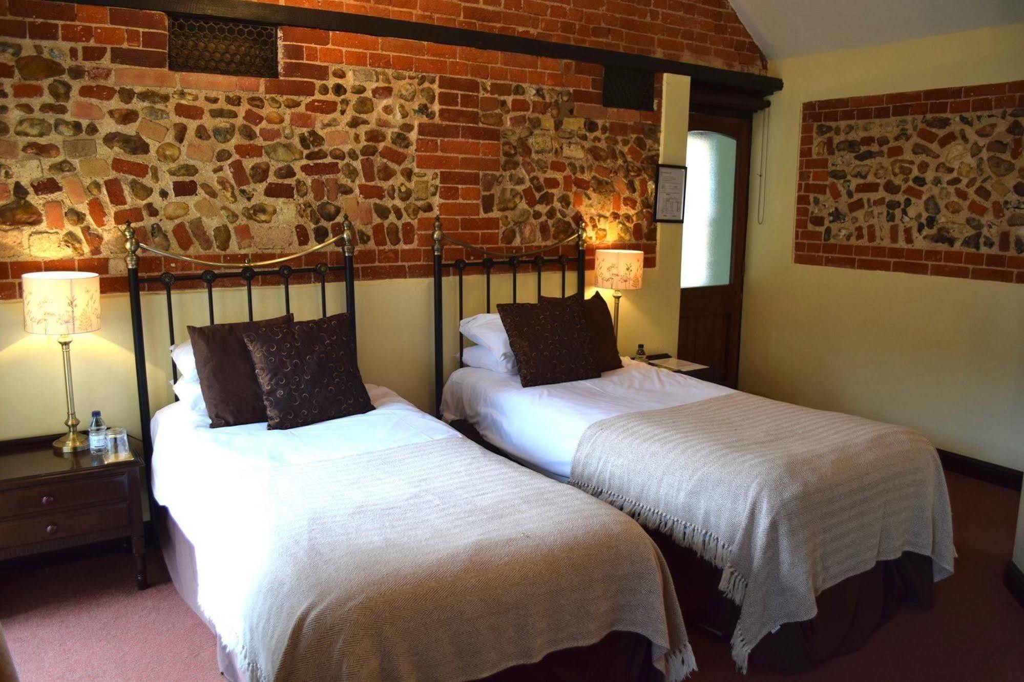 At The Farmhouse Hunters Hall Hotel Dereham Ngoại thất bức ảnh