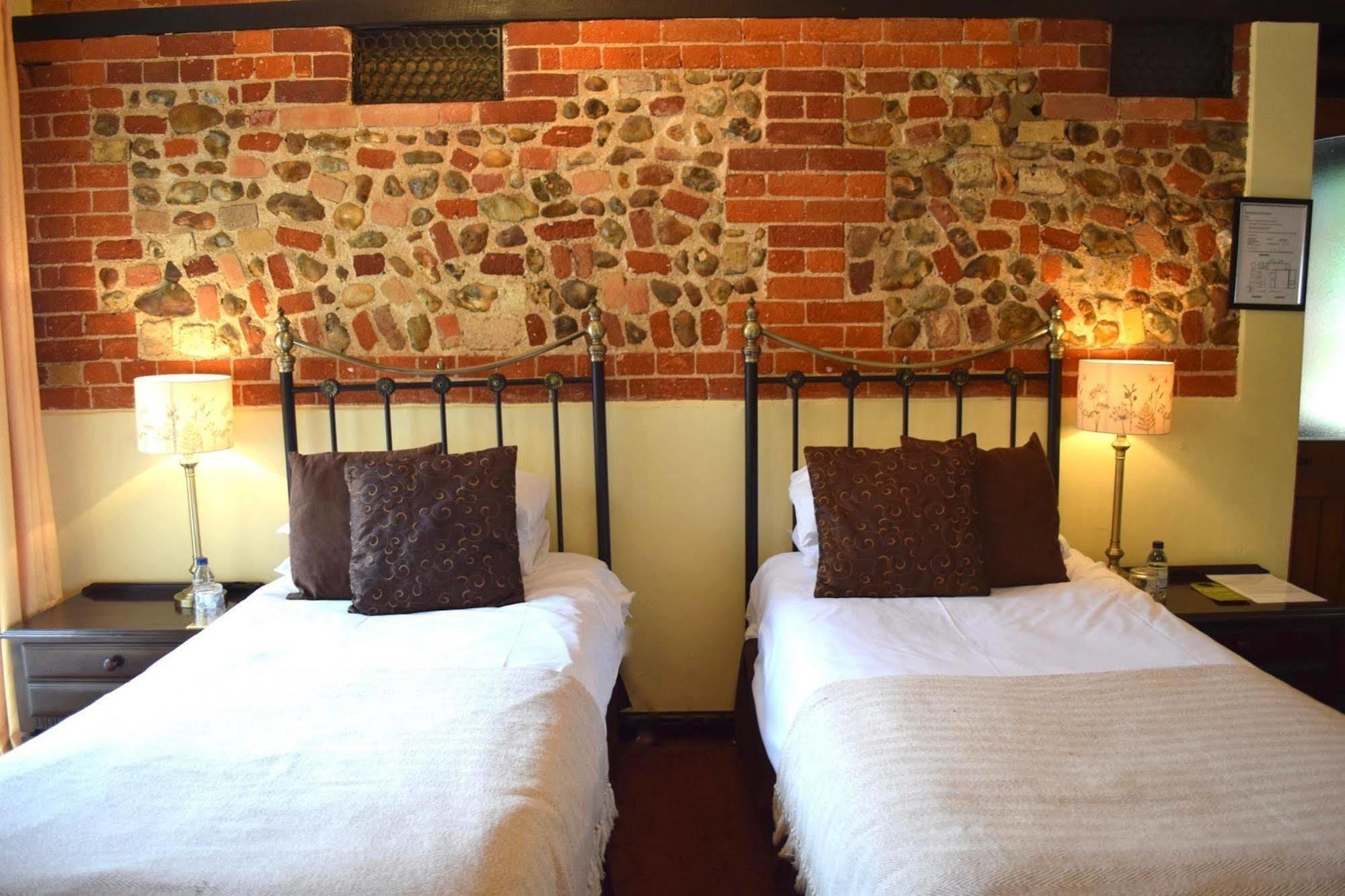 At The Farmhouse Hunters Hall Hotel Dereham Ngoại thất bức ảnh