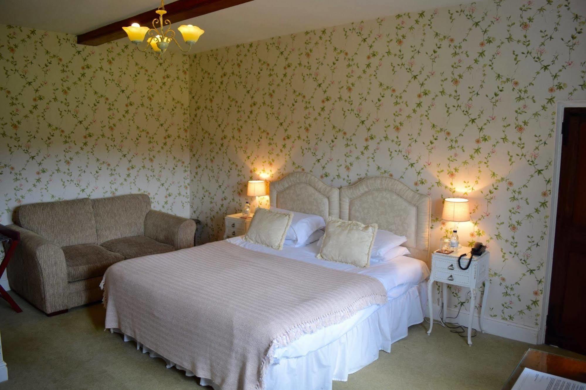 At The Farmhouse Hunters Hall Hotel Dereham Ngoại thất bức ảnh