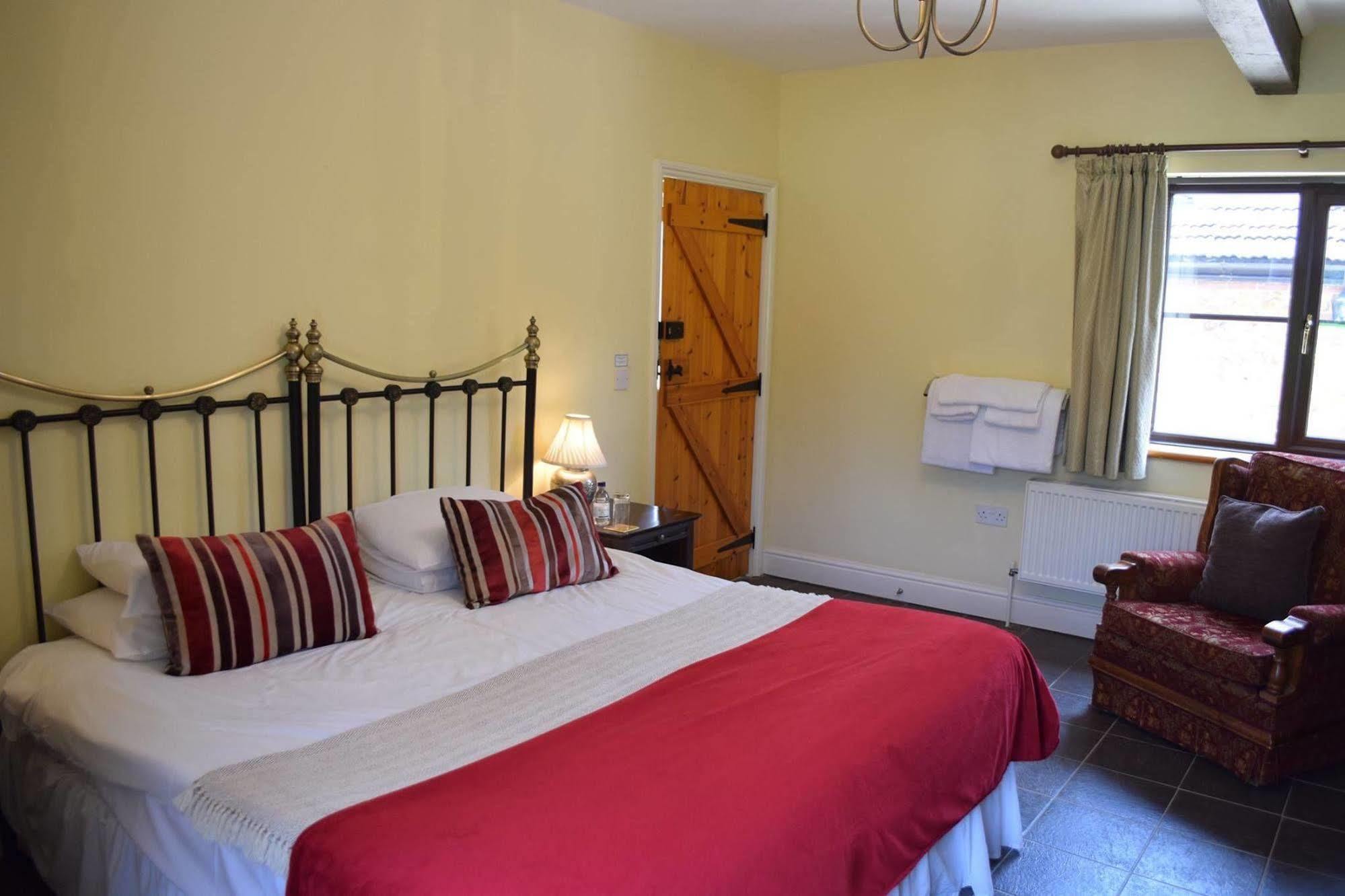 At The Farmhouse Hunters Hall Hotel Dereham Ngoại thất bức ảnh